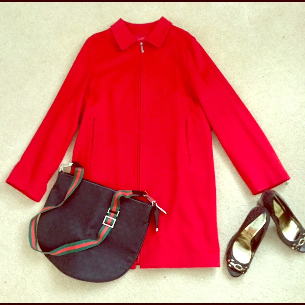 ***SOLD*** EUC BURBERRY COAT